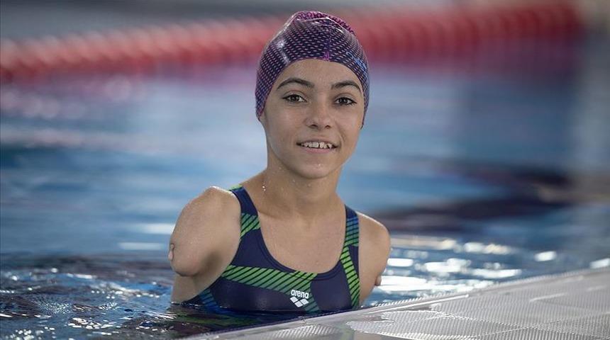 Paralimpik yüzücü Sevilay Öztürk'ten Avrupa Şampiyonası'nda bronz madalya