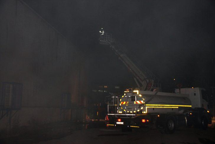 Zonguldak'ta toptan markette çıkan yangına müdahale ediliyor G1