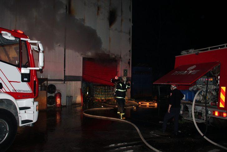 Zonguldak'ta toptan markette çıkan yangına müdahale ediliyor G2