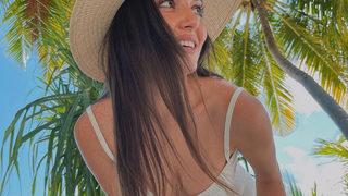 Hande Erçel'in mavi mayolu Maldivler pozlarına beğeni yağdı