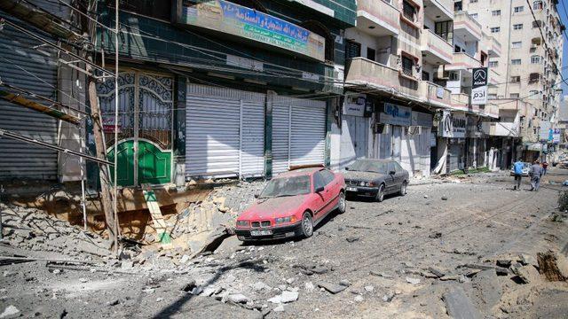 Filistinli yetkililer: Pazar g&uuml;n&uuml; İsrail saldırılarının en kanlı g&uuml;n&uuml;yd&uuml;; 16 sı kadın, 10 u &ccedil;ocuk toplamda 42 kişi &ouml;ld&uuml; 1
