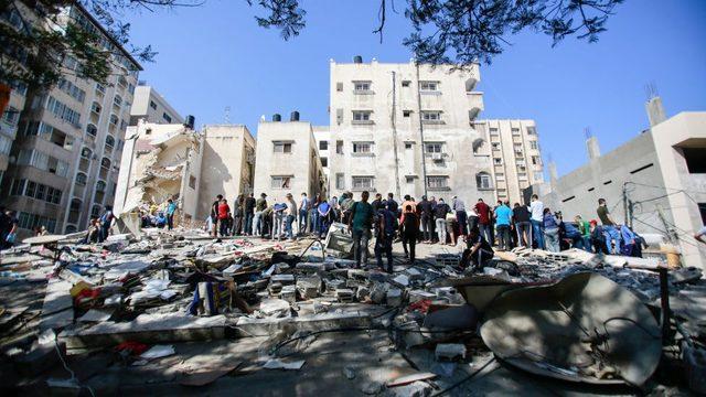Filistinli yetkililer: Pazar g&uuml;n&uuml; İsrail saldırılarının en kanlı g&uuml;n&uuml;yd&uuml;; 16 sı kadın, 10 u &ccedil;ocuk toplamda 42 kişi &ouml;ld&uuml; 2