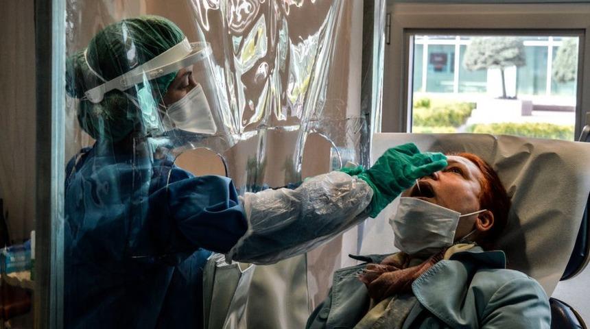 Koronavir&uuml;s testi: T&uuml;rkiye'de yeterli miktarda test yapılıyor mu?