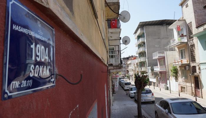 Aydın’ın Efeler ilçesindeki ünlü sokak, iki ucunda farklı tarihi eserlere ev sahipliği yapıyor