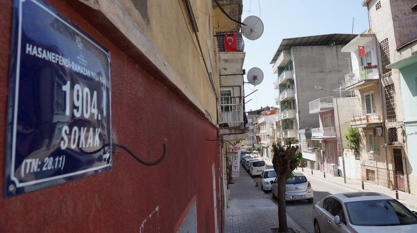 Aydın’ın Efeler ilçesindeki ünlü sokak, iki ucunda farklı tarihi eserlere ev sahipliği yapıyor 