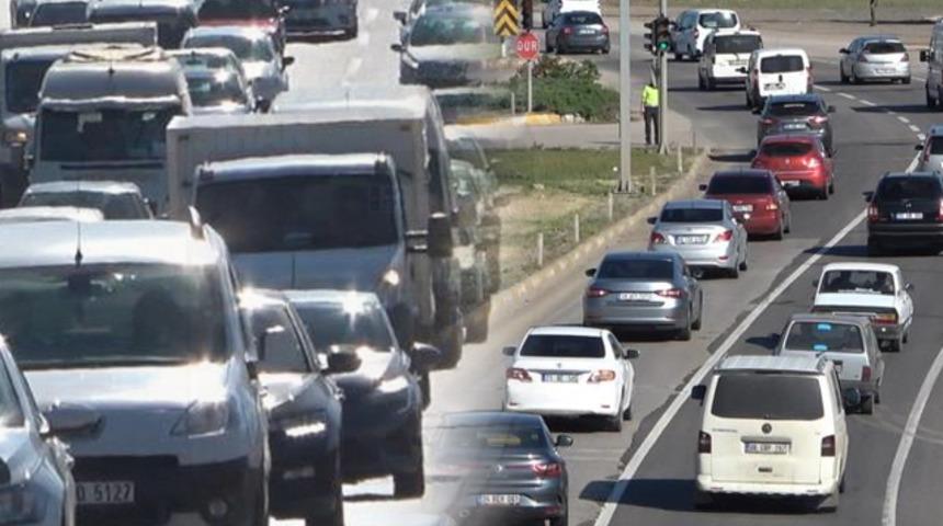 Tam kapanma sona erdi! 43 ilin geçiş noktasında trafik yoğunluğu oluştu