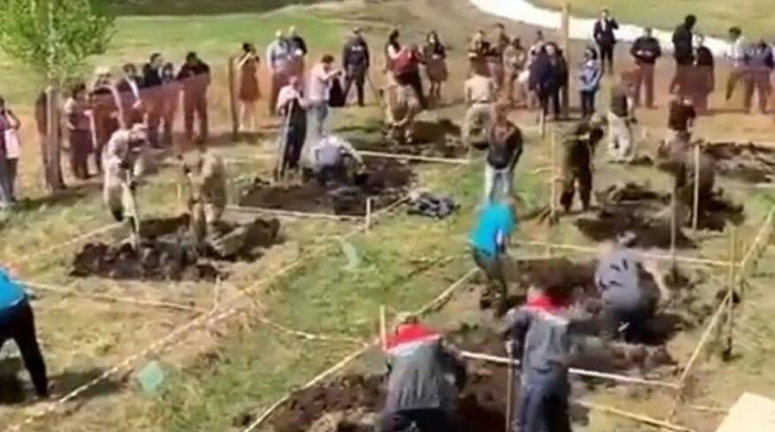 Rusya’da en hızlı mezar kazma yarışı