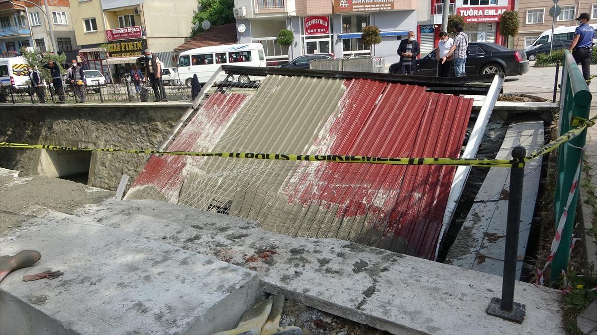 Bursa'da beton d&ouml;k&uuml;l&uuml;rken &ccedil;&ouml;ken anıt inşaatında 3 iş&ccedil;i yaralandı