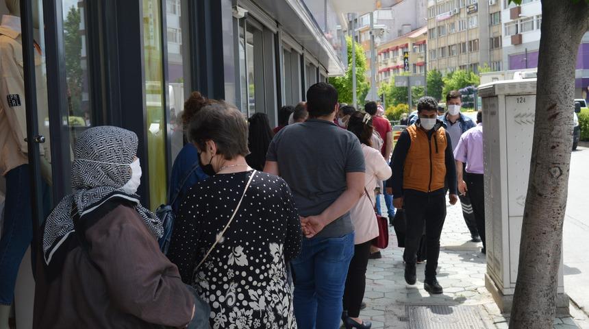 Kuyruğun sonu gelmedi! Endişelendiren görüntü