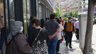 Kuyruğun sonu gelmedi! Endişelendiren görüntü