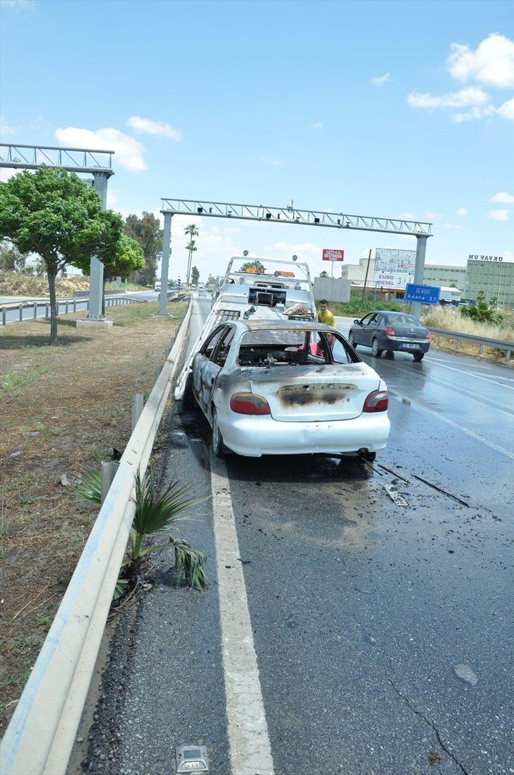 Mersin'de refüje çarparak yanan otomobilin sürücüsü ağır yaralandı G3