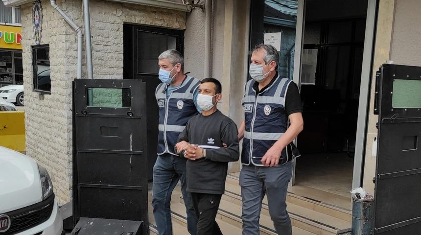 Yüksek sesle müzik dinleyen komşusunu uyardı, öldürüldü