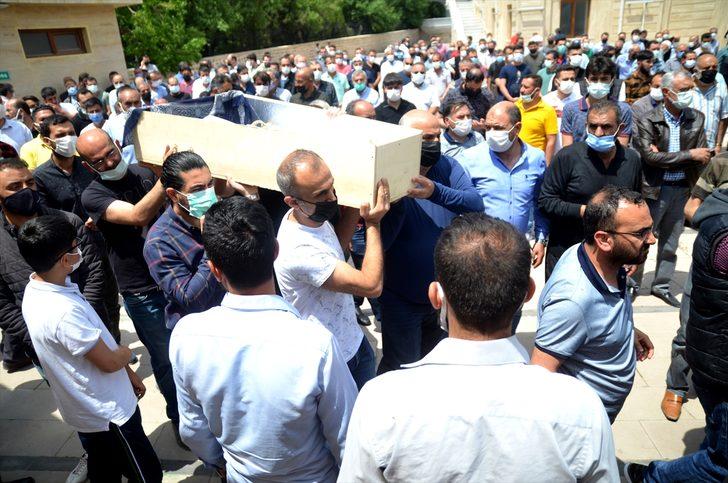 Konya'daki trafik kazasında ölen baba ile 3 yaşındaki kızı gözyaşları arasında toprağa verildi G1