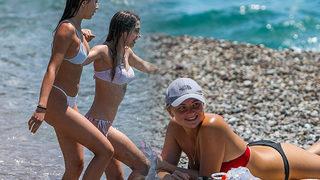 Tam kapanma bitti, Antalyalılar sahile akın etti