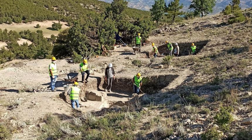 Karaman’ın Ermenek ilçesindeki antik kazılar kaldığı yerden devam ediyor