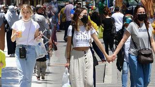 Endişelendiren manzara! İlk günden sokaklara akın ettiler