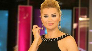 Songül Karlı göğüs dekoltesiyle sosyal medyayı salladı