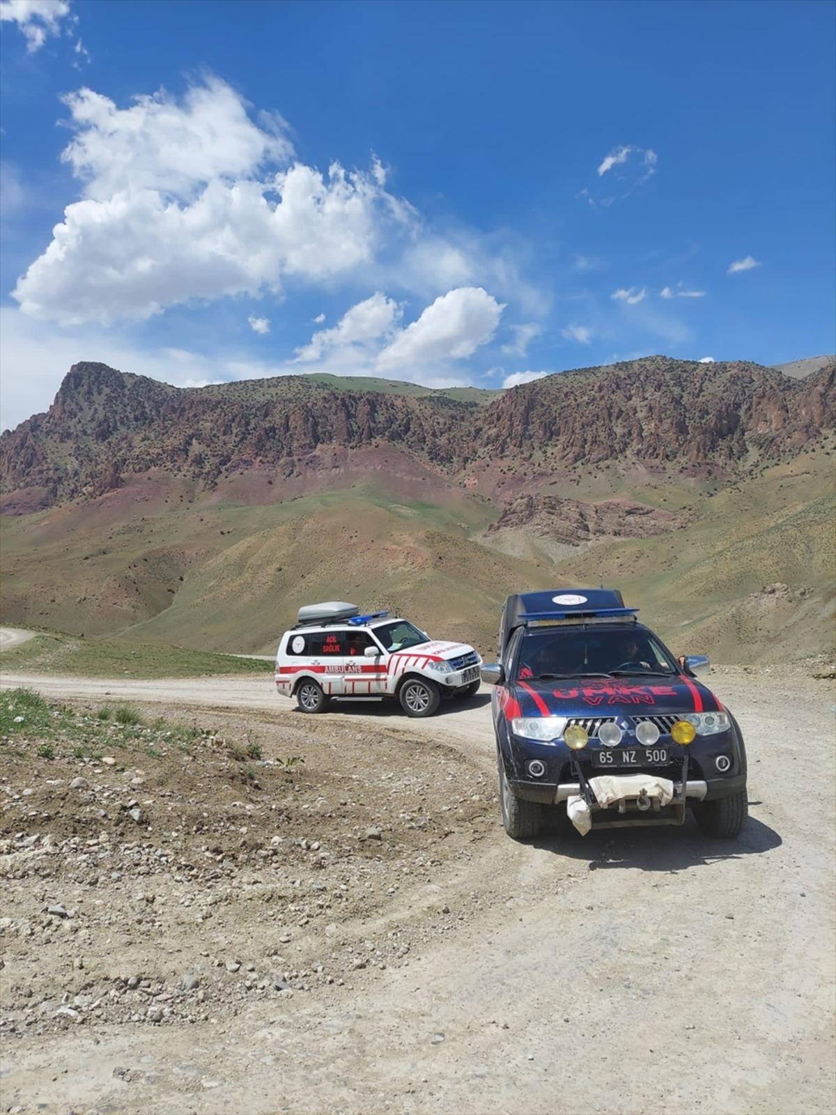 Van'da yaylada hastalanan kişinin yardımına hava ambulansı ulaştı