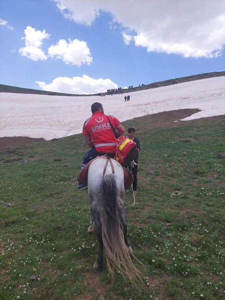 Van'da yaylada hastalanan kişinin yardımına hava ambulansı ulaştı G3