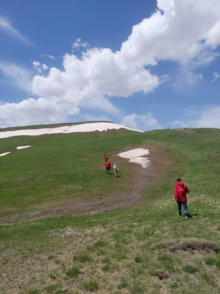 Van'da yaylada hastalanan kişinin yardımına hava ambulansı ulaştı G4