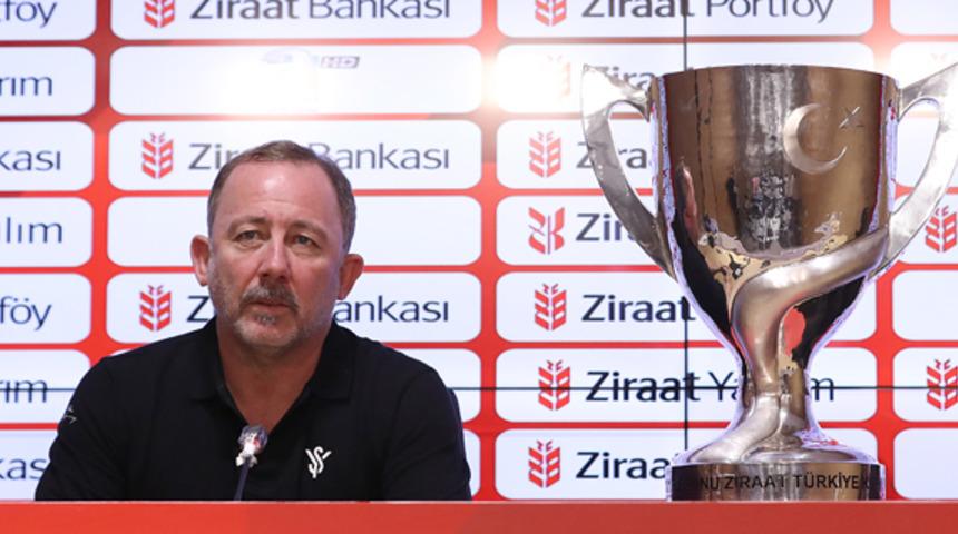 Sergen Yalçın: İki kupayla sezonu tamamlamak istiyoruz