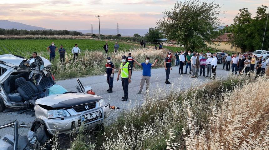 Denizli'de korkunç kaza! Araç ortadan ikiye bölündü