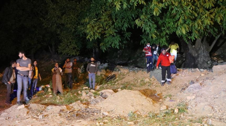 Pancar toplarken kayalıktan düştü, 3 saatte kurtarıldı