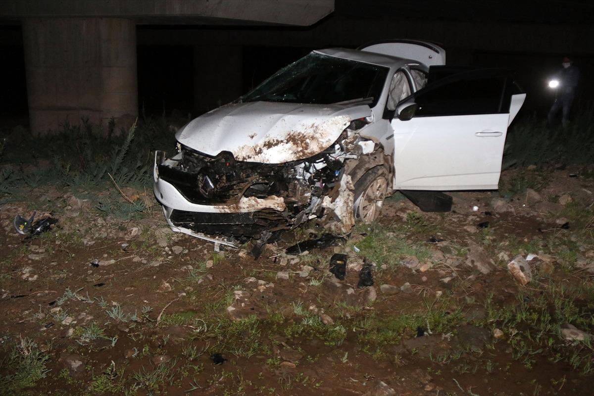 Sivas&rsquo;ta otomobil devrildi: 3 yaralı