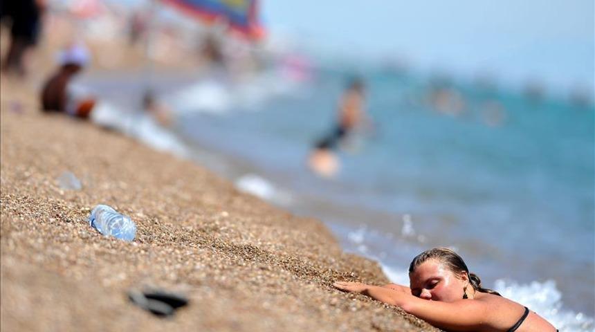 Uzman isim uyardı: Gölgede bile güneşten korunun