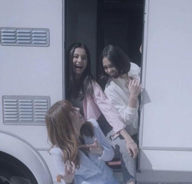 Tuvana Türkay'ın dekolteli paylaşımı sosyal medyada ses getirdi! G4