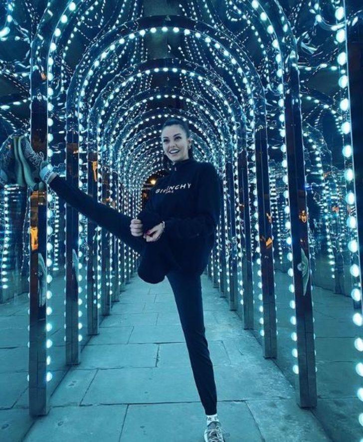 Tuvana Türkay'ın dekolteli paylaşımı sosyal medyada ses getirdi! G5