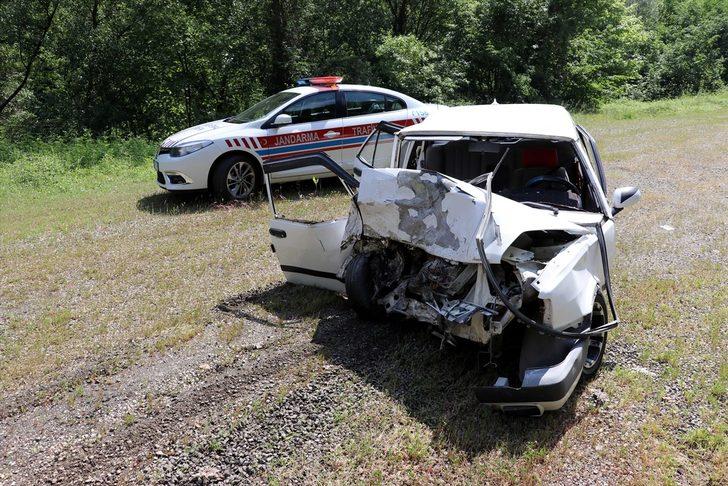 Karabük'te iki otomobil çarpıştı: 1 ölü, 7 yaralı G1