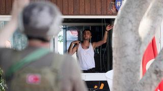 Antalya'da silahlı eylem! Büfeciyi kimse ikna edemedi