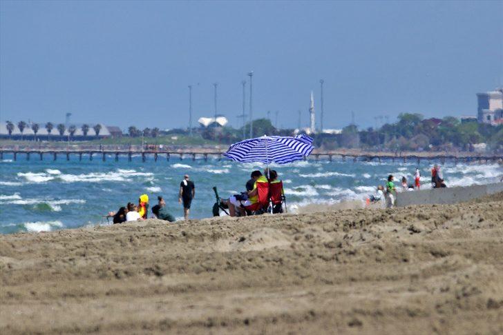 Samsun'da tam kapanma yasaklarının kalkmasıyla sahilde yoğunluk oluştu G3