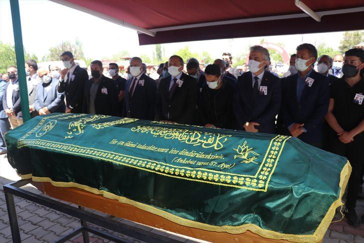 Kovid-19'dan yaşamını yitiren Mollaköy Belediye Başkanı Şengül'ün cenazesi toprağa verildi G1