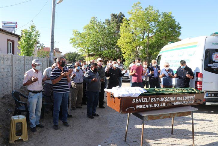 İzmir'de annesi tarafından öldürüldüğü ileri sürülen genç kadın Denizli'de defnedildi G4