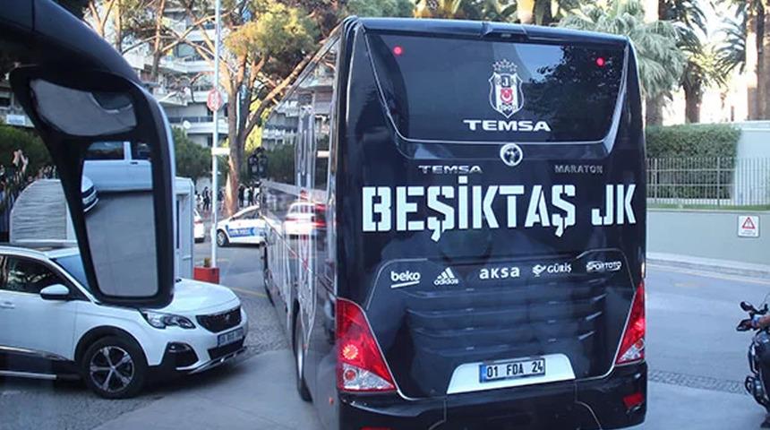 Beşiktaş otobüsüne çirkin saldırı!
