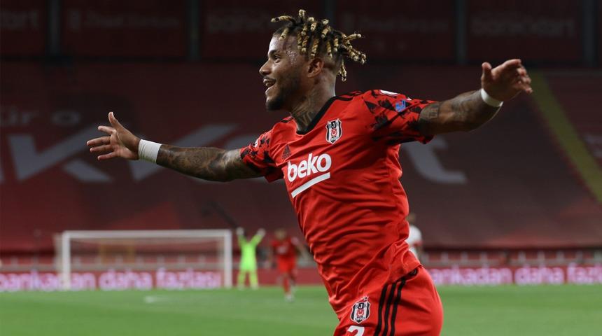 Beşiktaş 12 yıl sonra çifte kupayı müzesine götürdü