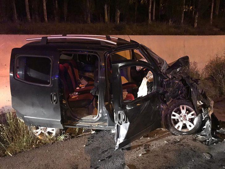 Muş'ta kamyonet ile otomobil çarpıştı: 1 ölü, 4 yaralı G1