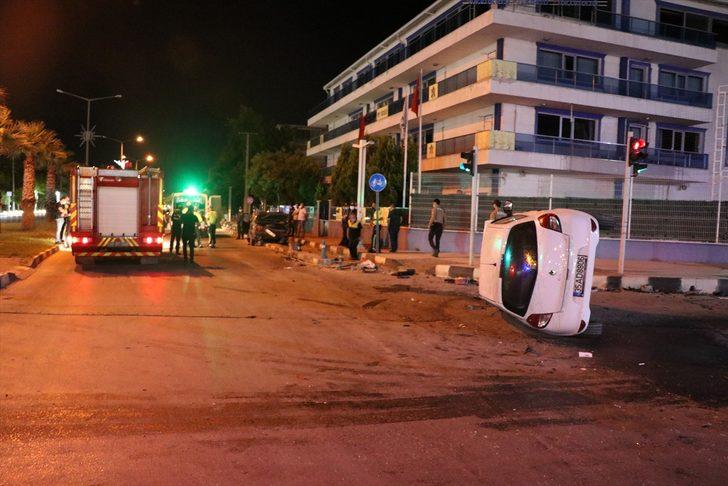 Manisa'da iki otomobilin çarpışması sonucu 1 kişi öldü, 2 kişi yaralandı G1