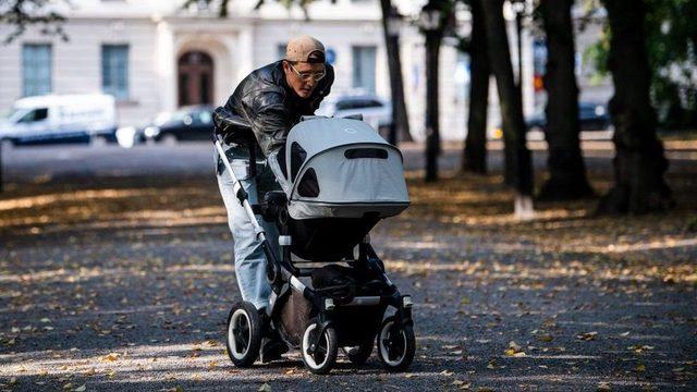 İsveç'te anneler de bababalar doğum izni alabiliyor.