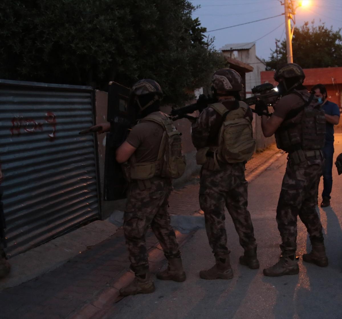 G&Uuml;NCELLEME - Adana'da ter&ouml;r &ouml;rg&uuml;tleri DEAŞ ve El Kaide'ye y&ouml;nelik operasyonda 4 zanlı yakalandı