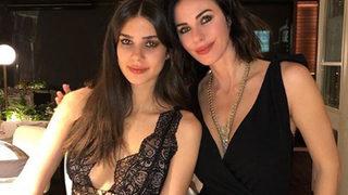 Deren Talu minicik şortuyla ayna önünde poz verdi