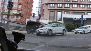 Beşiktaş'ta korkutan anlar! Kırmızı ışıkta geçen araç kazaya neden oldu