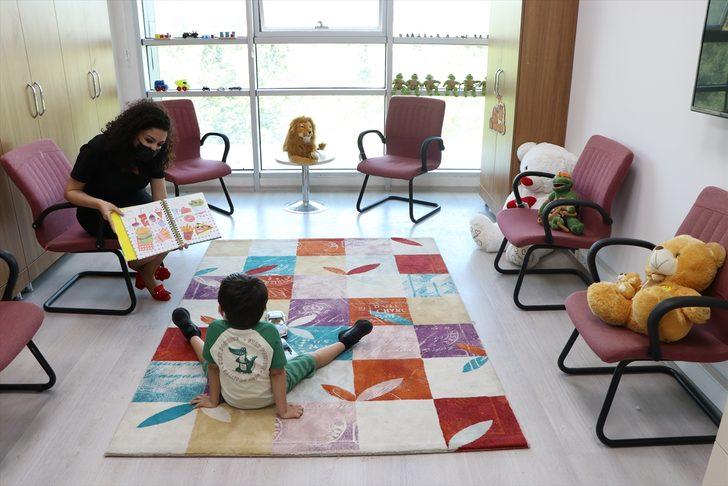 Gaziantep Adliyesi'nin "renkli alanları"nı çocukların çizdiği resimler süslüyor G3