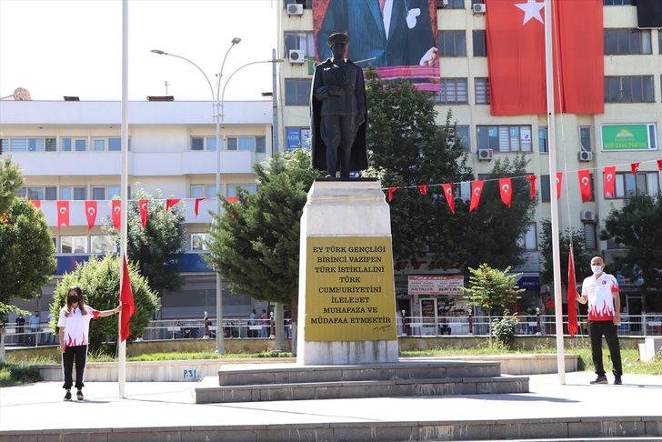 Diyarbakır'da 19 Mayıs Atatürk'ü Anma, Gençlik ve Spor Bayramı halk oyunları gösterisiyle kutlandı G1