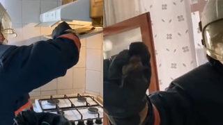 Davlumbazın içinde şaşkına çeviren görüntü! Tek tek çıkardılar