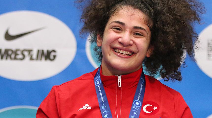 Üsküp’te Ayşegül Özbege yarı finalde