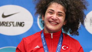 Üsküp’te Ayşegül Özbege yarı finalde