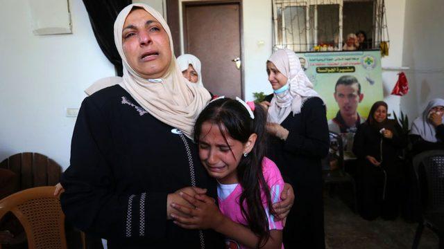 Gazze'de hava saldırıları nedeniyle yüzlerce kişi yaşamını yitirdi.